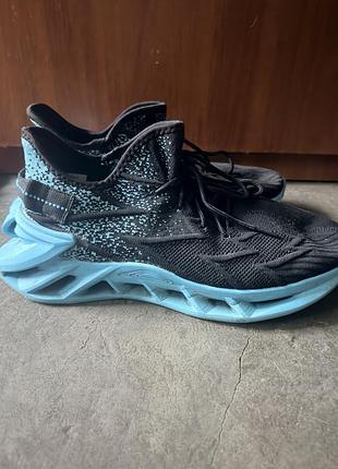 Кросівки розмір 45