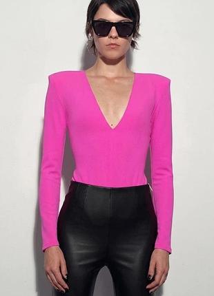 Боді з довгими рукавами яскраво-рожевого кольору zara з v-подібним вирізом