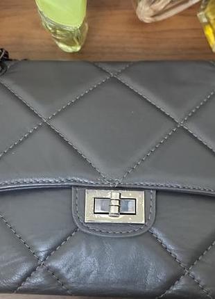 Женская сумочка в стиле chanel