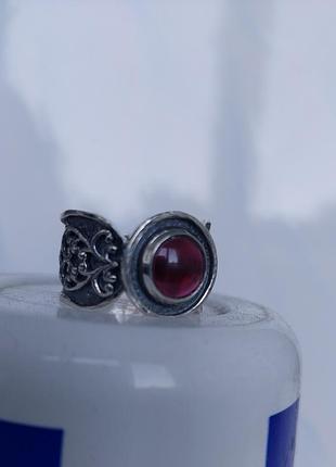 Серебряное кольцо с натуральным янтарем