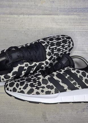 Кроссовки adidas originals swift run w