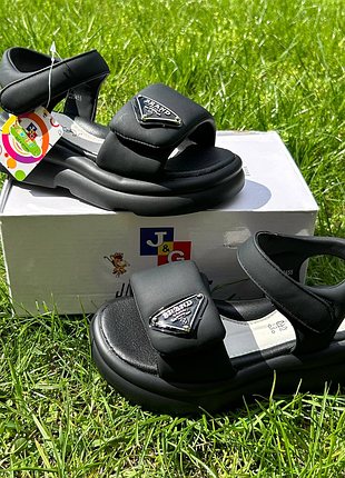 Босоніжки jong golf для дівчаток на танкетці чорні 29