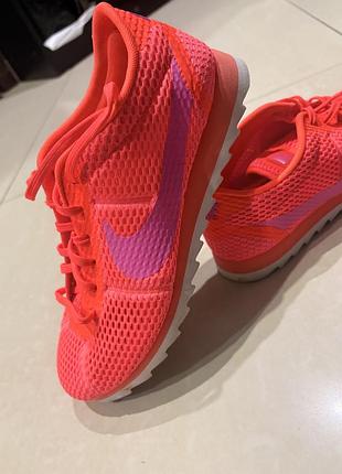 Яскраві дихаючі кросівки nike w cortez ultra br (оригінал)