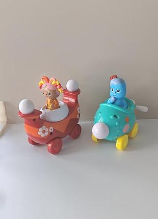 In the night garden push down &amp; go ninky monk and pinky nook
фигурки в своих машинках, не вынимаются, сами ездят при нажатии сверху на фигурку