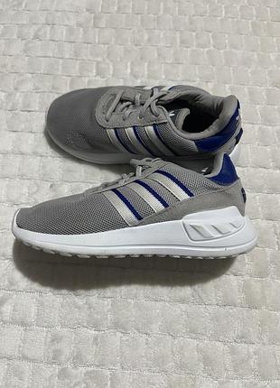 Чудові дитячі кросівки adidas