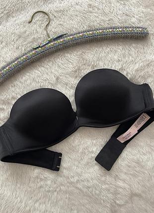Бюстгальтер-бандо  з пуш-ап ефектом від бренду victoria's secret.
