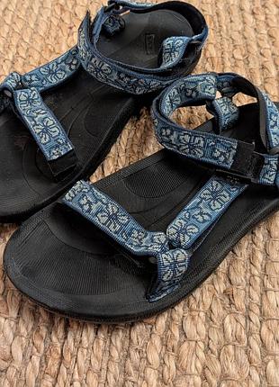 Сандалі teva