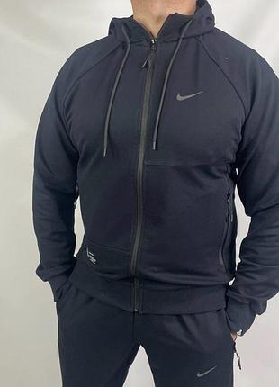 Чоловічий спортивний костюм nike