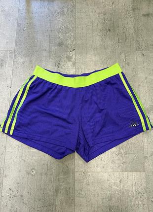 Яскраві спортивні шорти adidas climalite