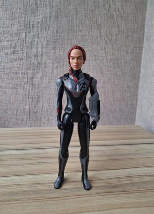 Коллекционная фигурка чернойудии (наташи романовой) из серии marvel avengers: endgame titan hero series от hasbro