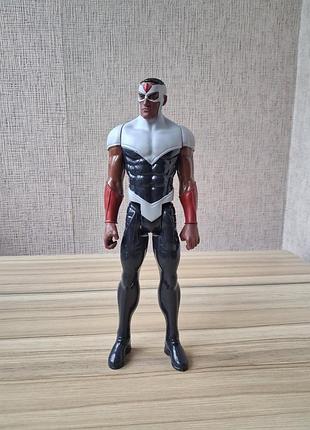 Игровая фигурка сокола (falcon / сем вилсон) из серии marvel avengers titan hero series от hasbro