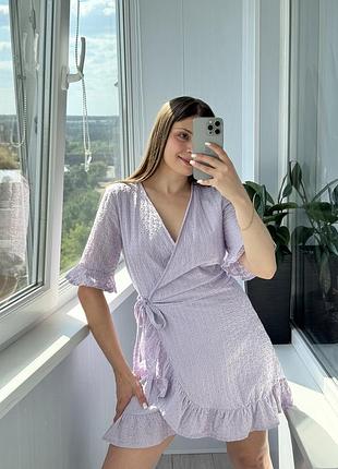 Лавандова сукня з прошви на запах