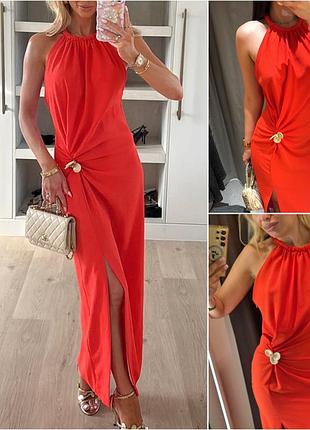 Платье zara насыщенного кораллового цвета, с декором.