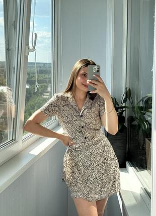 Ідеальна легенька сукня на ґудзиках в дрібну квіточку