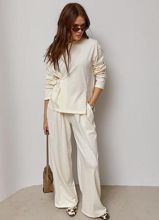 Вільний костюм із лонгом на ґудзику та прямими штанами - кремовий цвет, one size (є розміри)