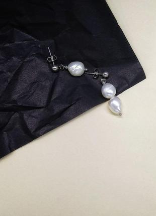 Сережки з перлами бароковим