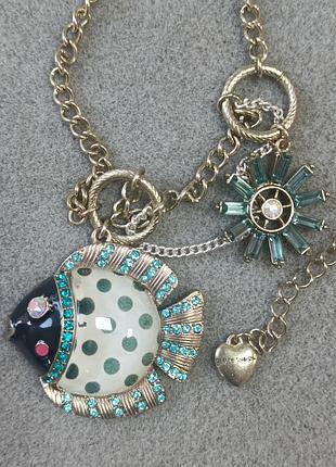 Вінтажний намисто-підвіска від betsey johnson прикрашений кумедним кулоном у вигляді рибки в горошок із бірюзовими стразами.