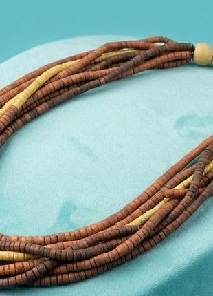 Многоярусное деревянное ожерелье в этно-стиле - стильное и выразительное украшение ручной работы, которое отлично дополнит бохо или кезжуал образ.