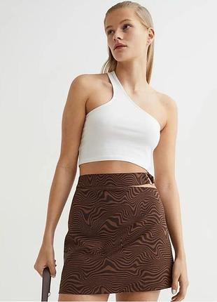 ❤️1+1=3❤️ h&m коричнева спідниця з вирізом та металевим кільцем на талії, трендова міні юбка в принт, коротка спідниця на підкладці, розмір s/m