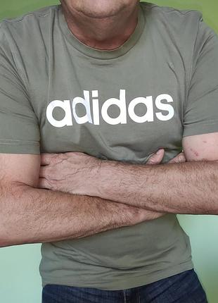 Стильная оригинал фирменная футболка хеки катон бренд.adidas.л