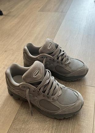 New balance 2002r