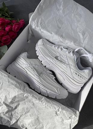 Nike initiator full white