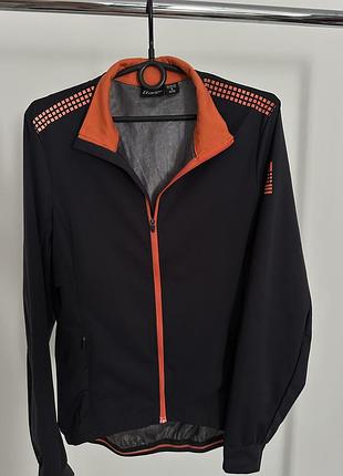 Спортивна вітровка