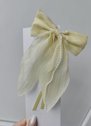 Детский лимонный бант-булка крокодил с жемчужинами / нежно-желтый бантик из шифона для девочек / аксессуар для детской прически, код 7125