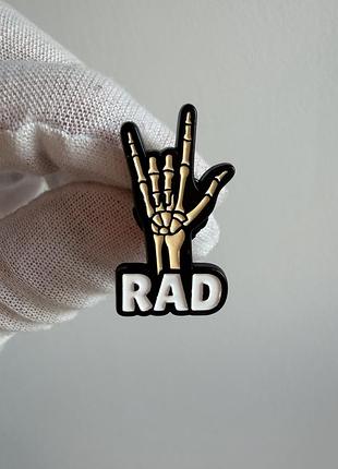 Пін значок металевий брошка радіація «скелетна рука rock rad» — жест рокера, анатомія кисті
