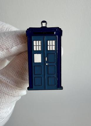 Пін значок металевий брошка тардіс tardis із серіалу «доктор хто» (doctor who) — синя будка