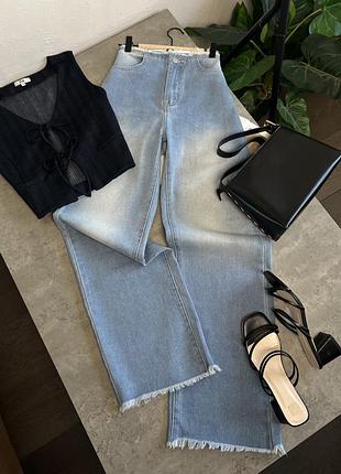 Джинси жіночі прямого крою з необробленими краями блакитні розмір s