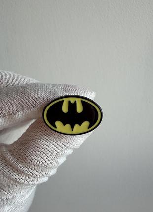 Пін значок металевий брошка кажан «бетмен» (batman) — логотип кажана, емблема супергероя dc comics