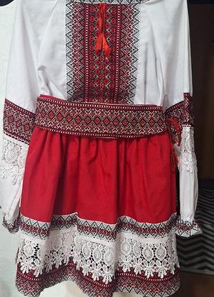 Вишиванка на дівчину