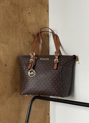 Сумка michael kors charlotte top zip tote shoulder bag коричневий