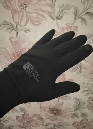 Перчатки на руку среднего размера the north face.