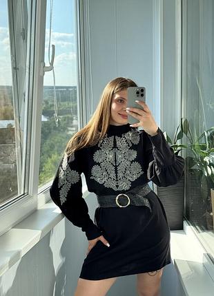 Чорна бавовняна пряма сукня під вишиванку з рукавами