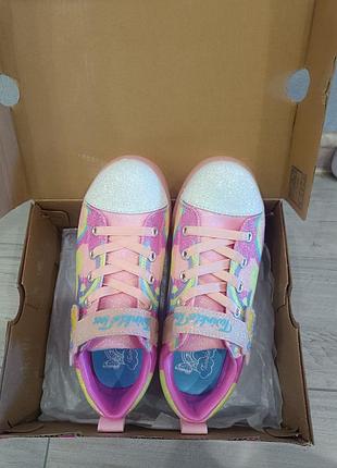 Новые кеды skechers twinkle spice ice 2.0. мультицветные. мерцают яркими блестками, создавая веселое настроение каждый день.на длин. стопы 21 см.