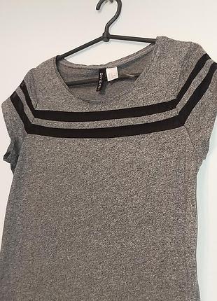 Сіра футболка з сітчастими вставками. h&m.