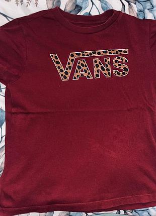 Оригінальна футболка vans small у красивому бордовому кольорі з леопардовим логотипом.