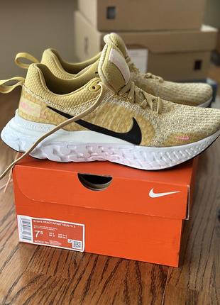Бігові кросівки nike оригінал