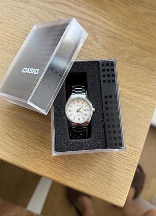 Жіночий годинник casio timeless collection
