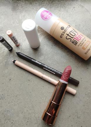 Набор косметики карандаш, посада, тональный крем essence💄 😍