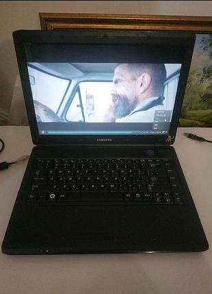Недорогой ноут samsung, тянет фильмы 1080 онлай