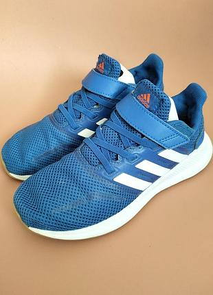 Кросівки adidas  синього кольору,сітка ,дуже легкі та зручні.