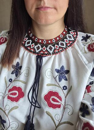 Силянка з бісеру з традиційним візерунком