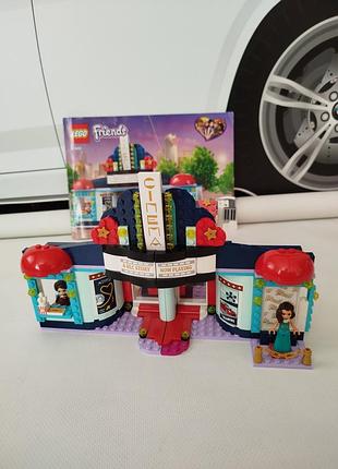 Конструктор lego friends кінотеатр хартлейк-ситі 41448