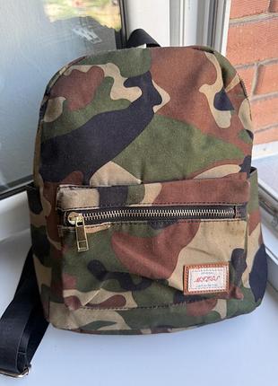 Камуфляжний міні-рюкзак від «miles original»