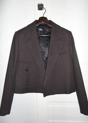 Вкорочений піджак у клітинку zara