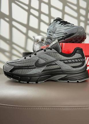 Nike initiator grey black