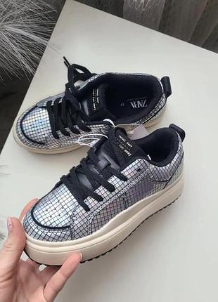 Кроссовки подростковые zara